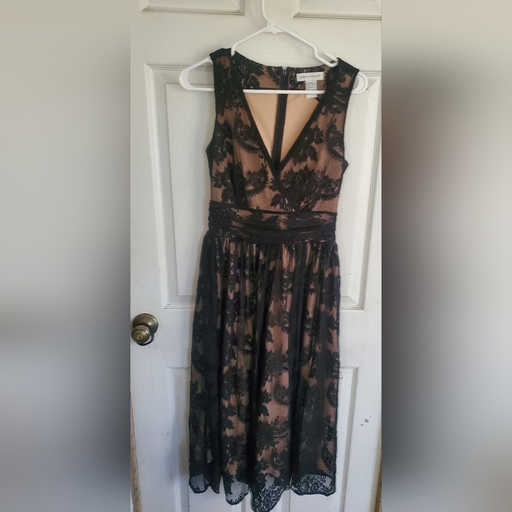 Newport News Black and Tan Lace Floral Sleeveless Midi Dress, Size 6